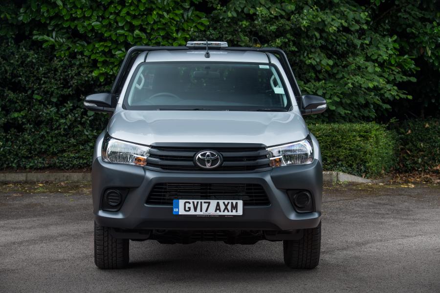 Toyota Hilux Xtra Cab Tipper 2017 года  (UK) (фото 12 из 15)